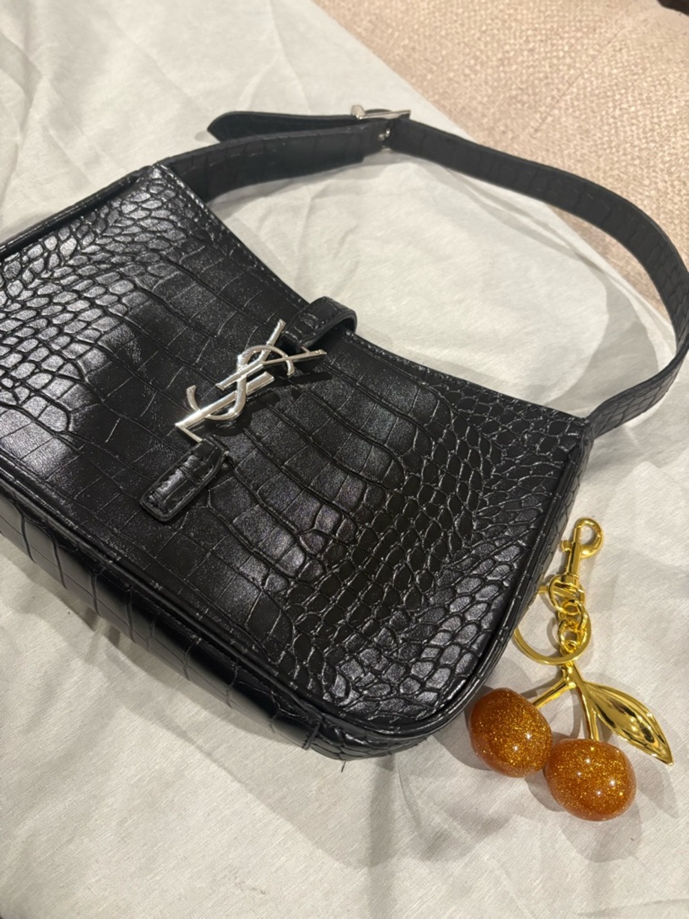 Keychain cherry gold